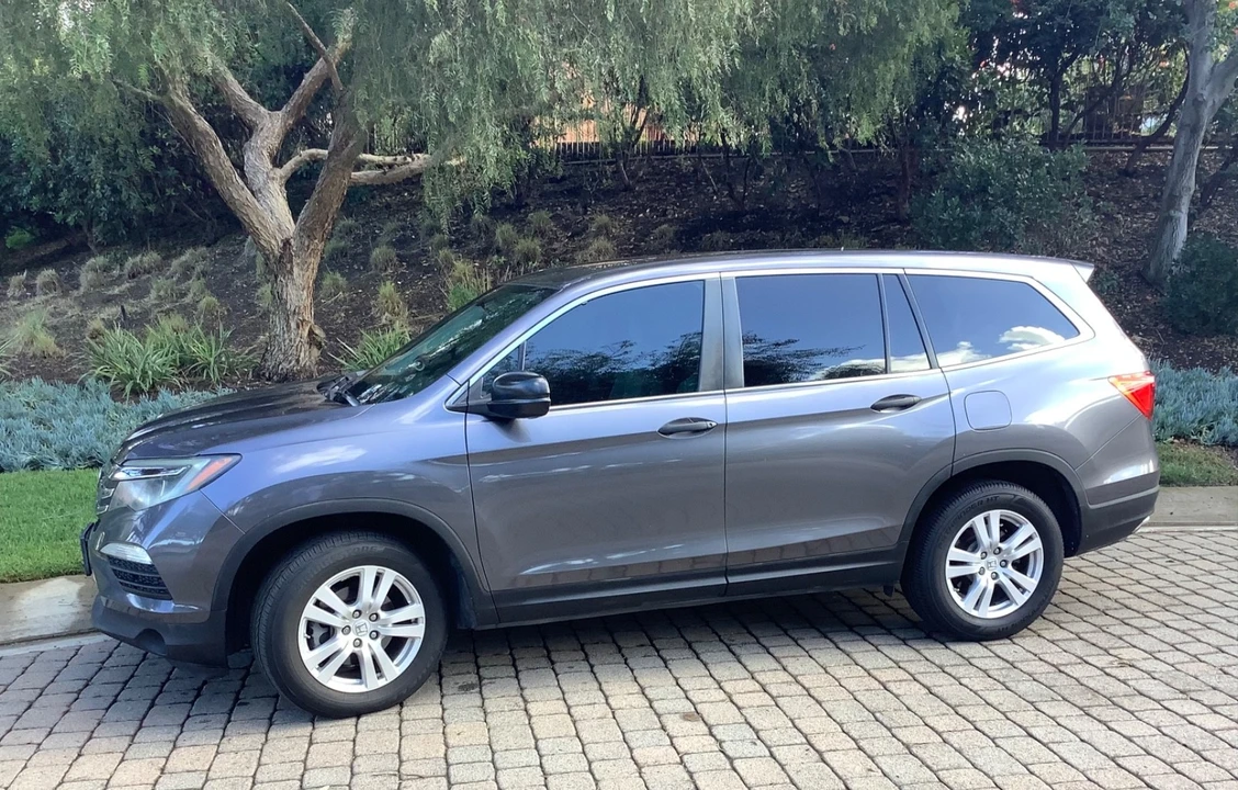 2018 Honda Pilot 3rd Gen - Image 3 of 17