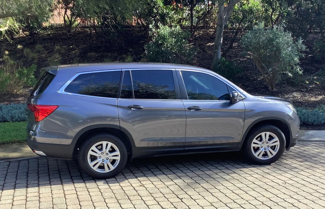 2018 Honda Pilot 3rd Gen - Image 6 of 17