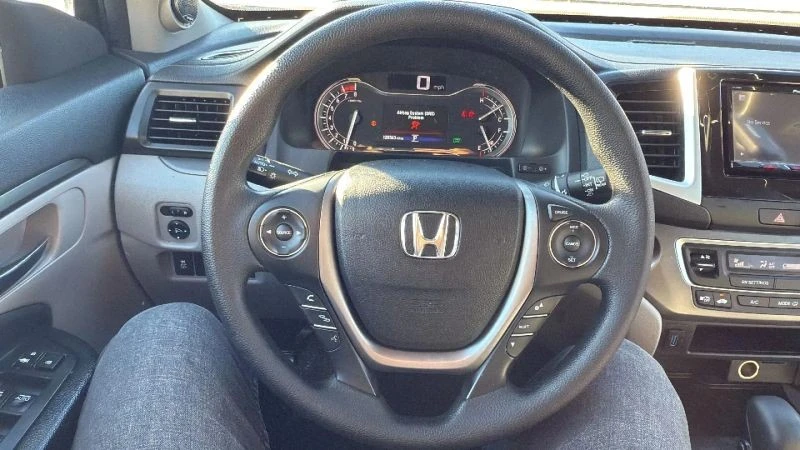 2018 Honda Pilot 3rd Gen - Image 10 of 12