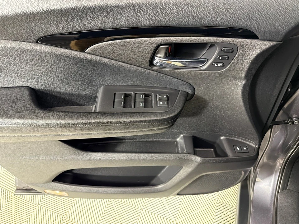 2018 Honda Pilot 3rd Gen - Image 11 of 21