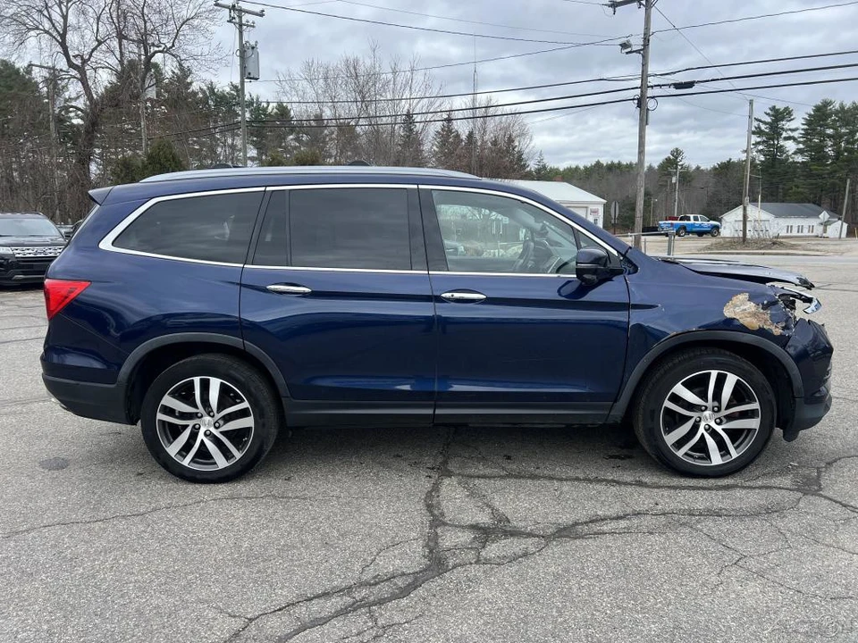 2018 Honda Pilot 3rd Gen - Image 2 of 12