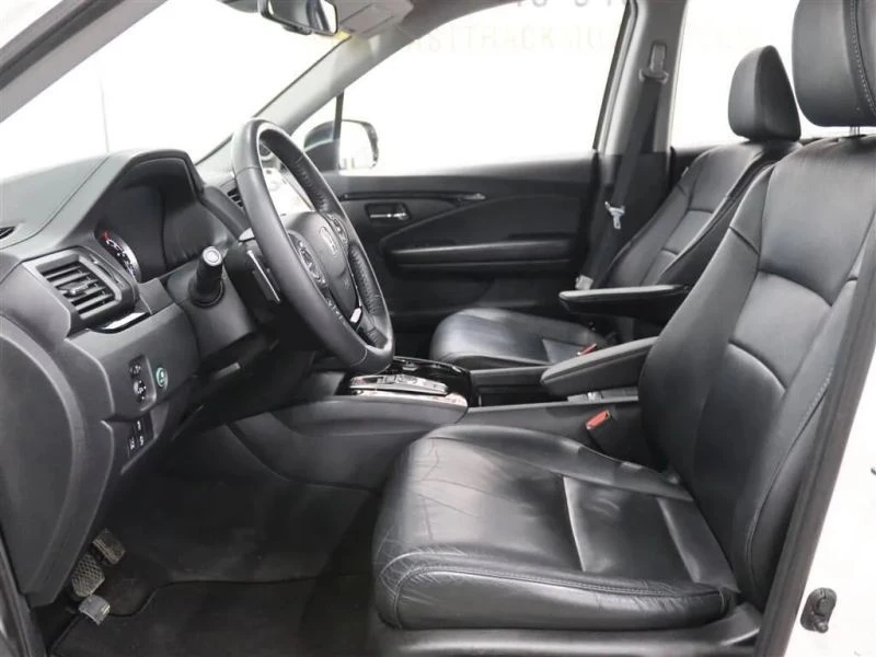 2018 Honda Pilot 3rd Gen - Image 11 of 12