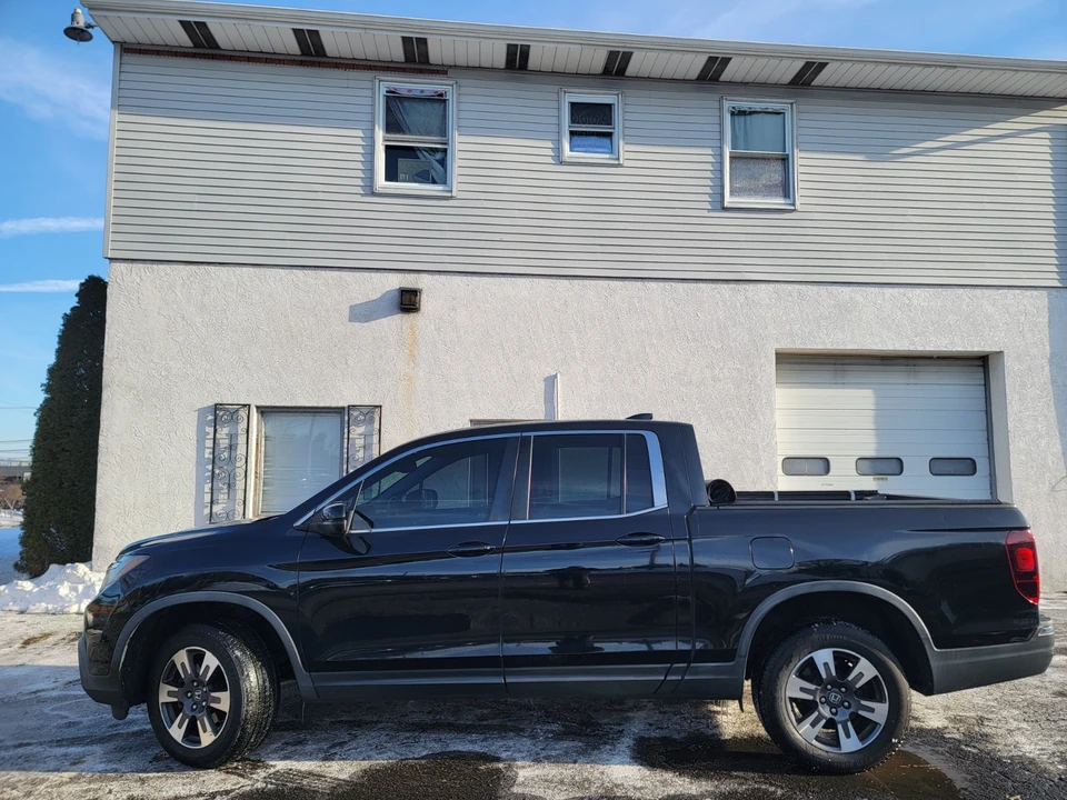 2018 Honda Ridgeline 2nd Gen - Image 2 of 15