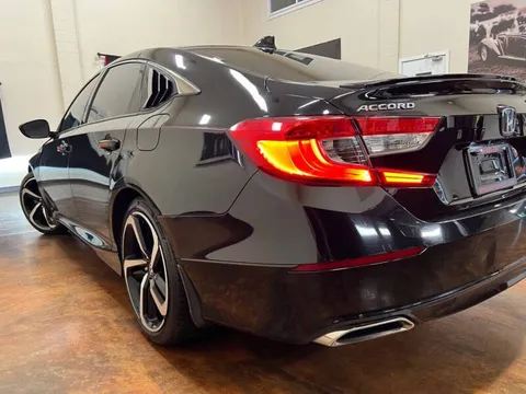 2018 Honda Accord 10th Gen - Image 2 of 18