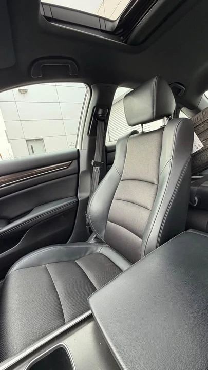 2018 Honda Accord 10th Gen - Image 10 of 13