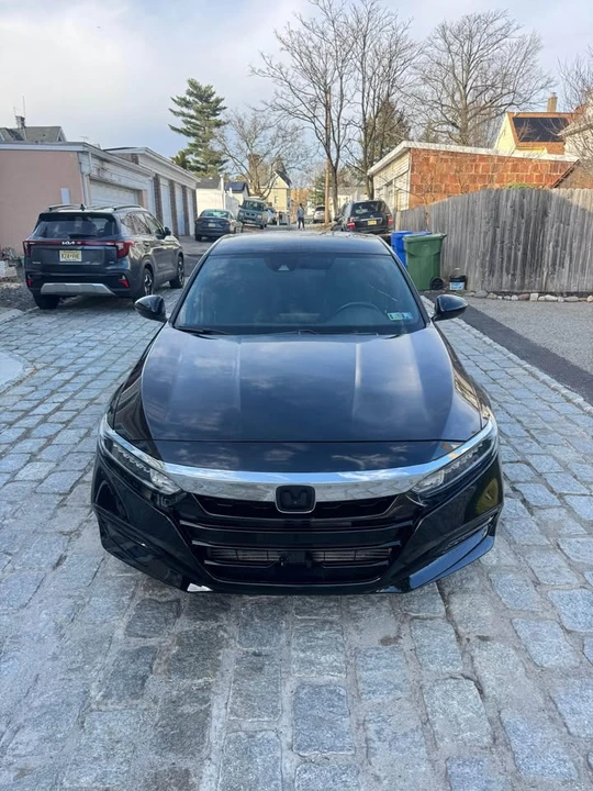 2018 Honda Accord 10th Gen - Image 5 of 10