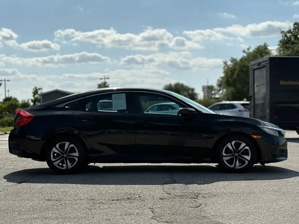 2018 Honda Civic 10th Gen - Image 6 of 12