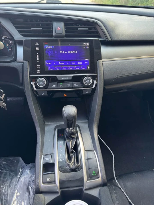 2018 Honda Civic 10th Gen - Image 9 of 11