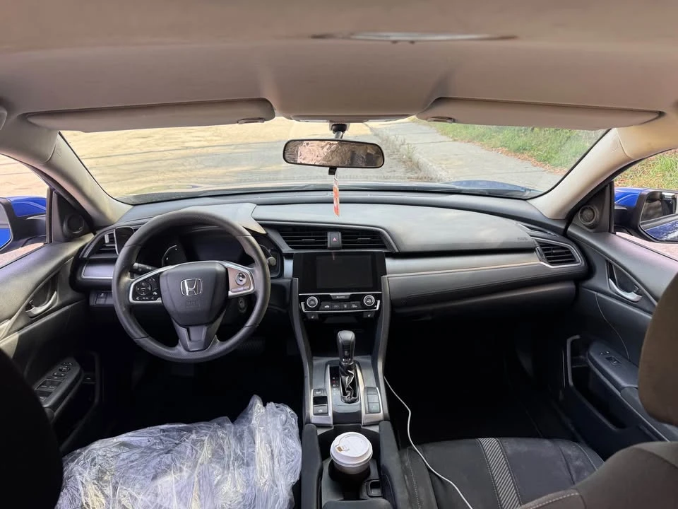 2018 Honda Civic 10th Gen - Image 9 of 13