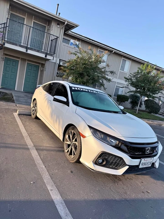 2018 Honda Civic 10th Gen - Image 2 of 7