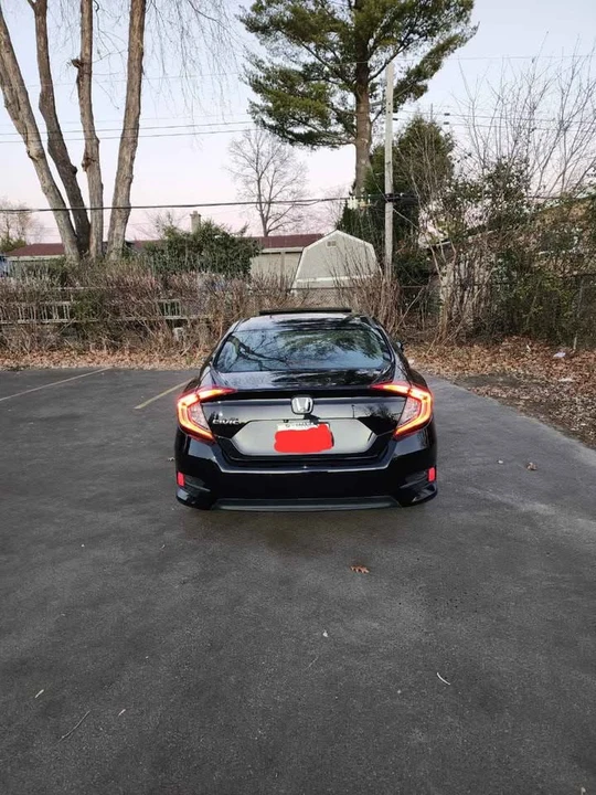 2018 Honda Civic 10th Gen - Image 13 of 15