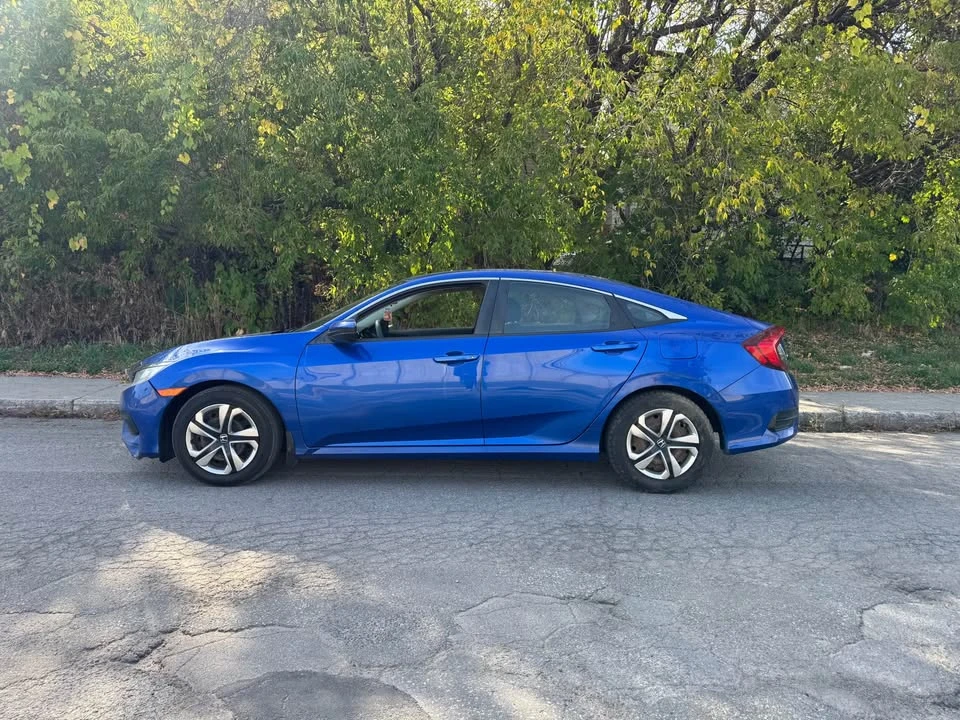 2018 Honda Civic 10th Gen - Image 3 of 11