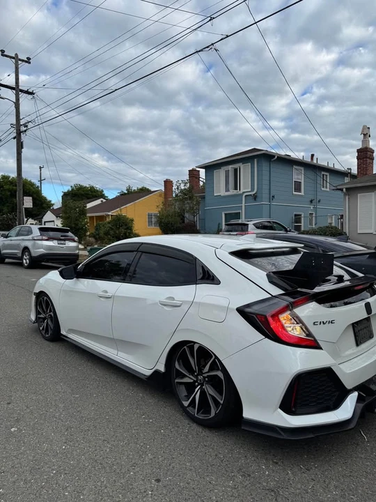 2018 Honda Civic 10th Gen - Image 4 of 6