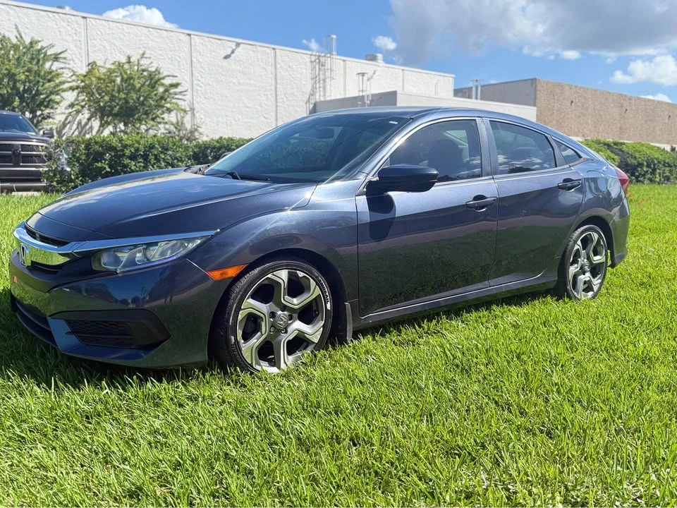 2018 Honda Civic 10th Gen - Image 11 of 12