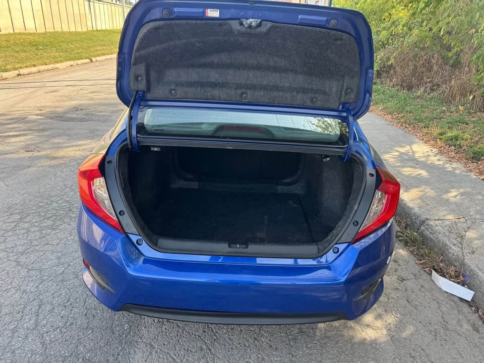 2018 Honda Civic 10th Gen - Image 6 of 11