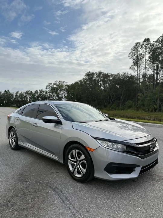 2018 Honda Civic 10th Gen - Image 7 of 14