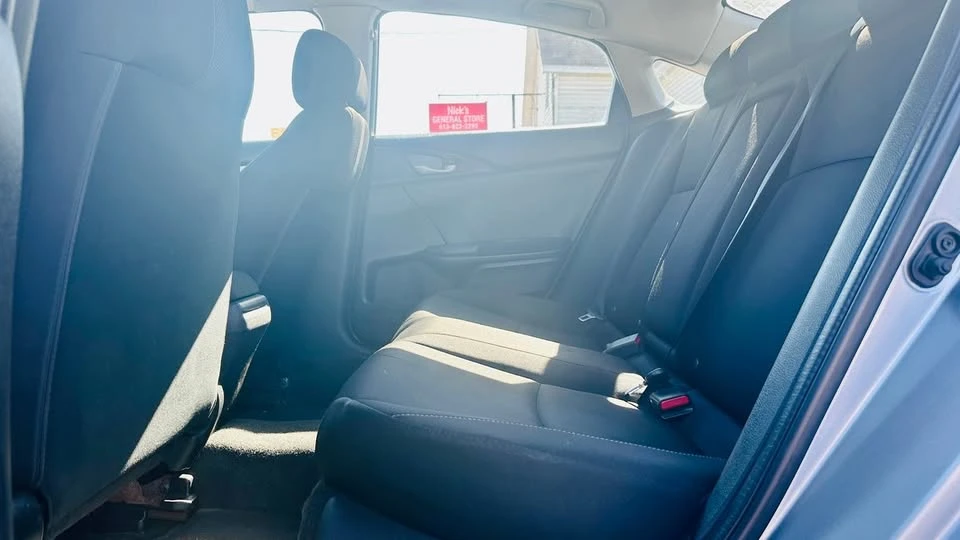 2018 Honda Civic 10th Gen - Image 8 of 17