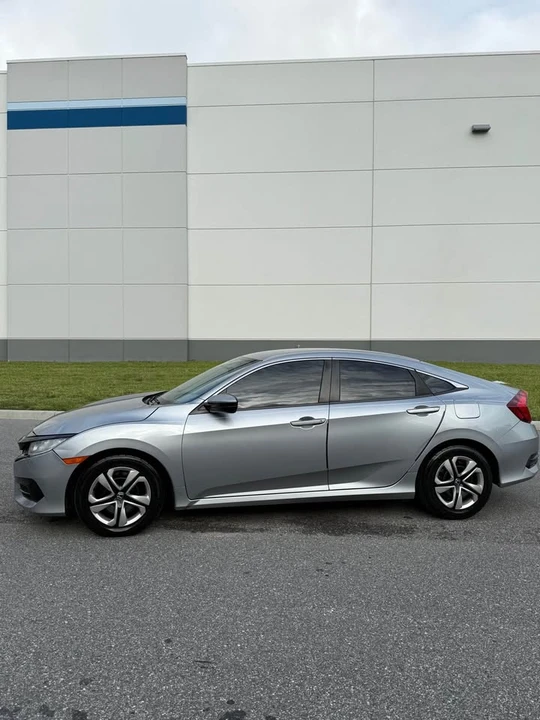 2018 Honda Civic 10th Gen - Image 2 of 14
