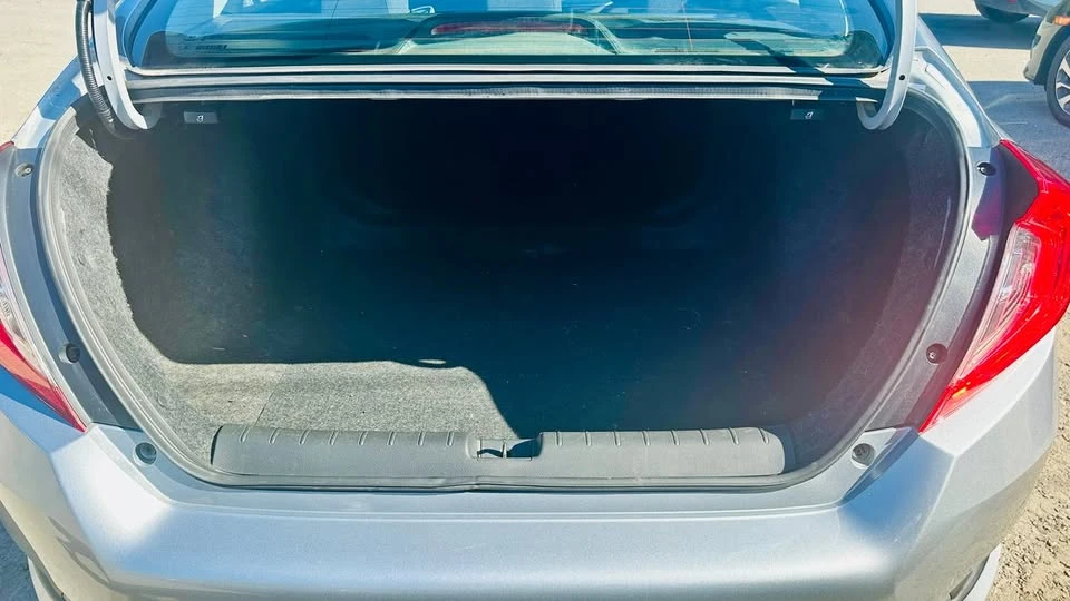 2018 Honda Civic 10th Gen - Image 9 of 17