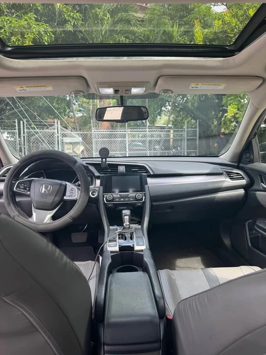 2018 Honda Civic 10th Gen - Image 9 of 12