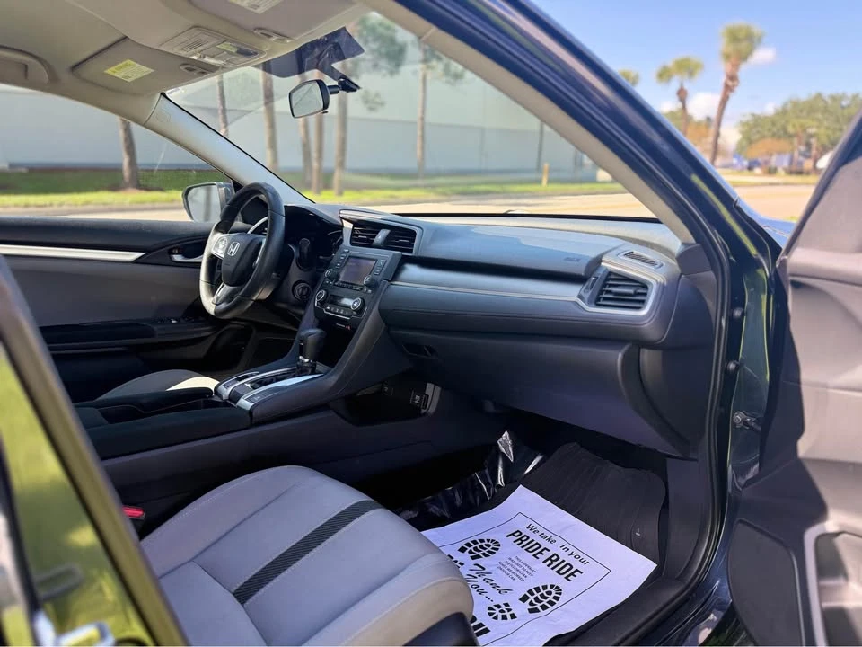 2018 Honda Civic 10th Gen - Image 10 of 12