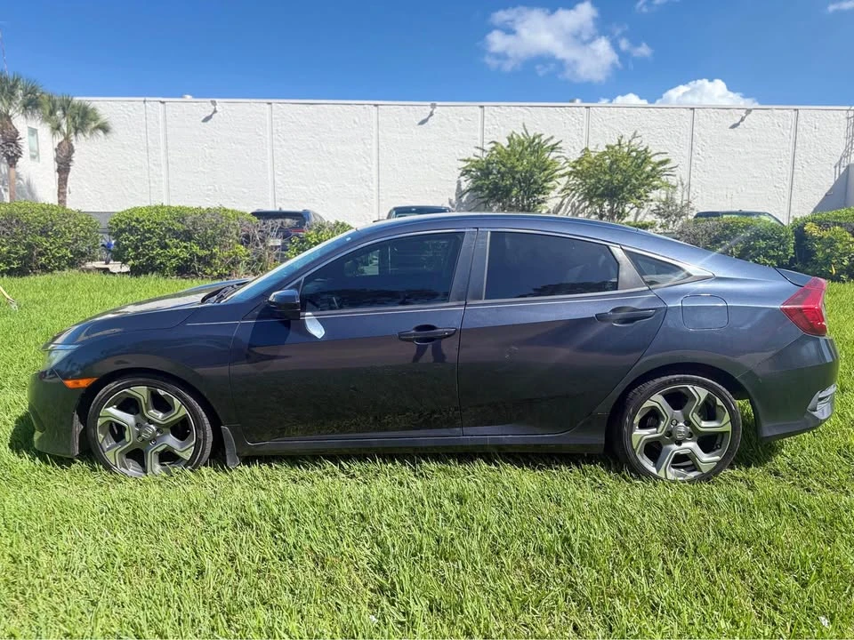 2018 Honda Civic 10th Gen - Image 4 of 12