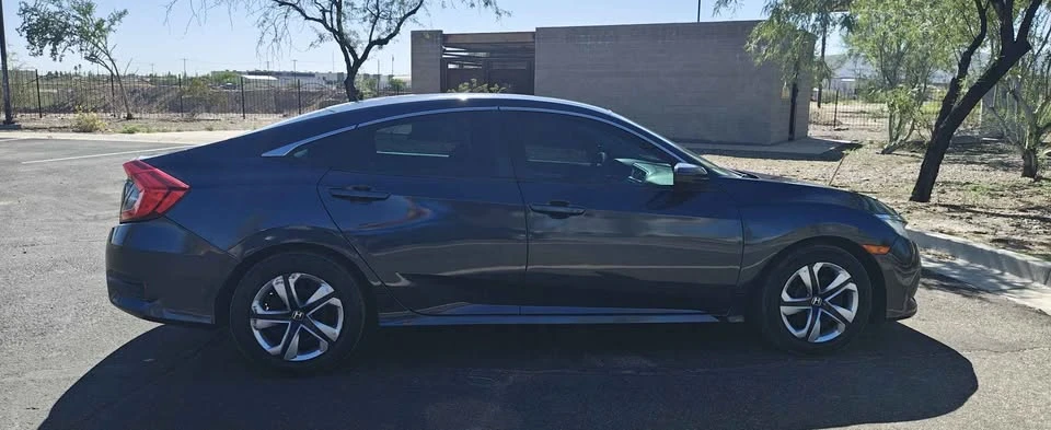 2018 Honda Civic 10th Gen - Image 8 of 17