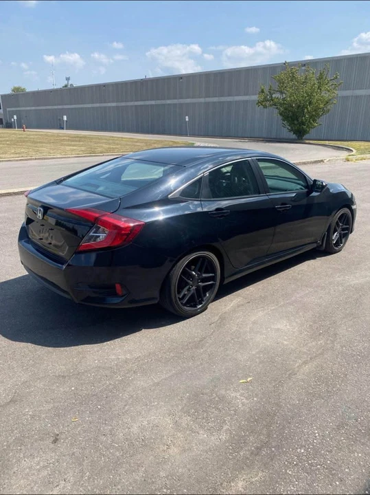2018 Honda Civic 10th Gen - Image 3 of 7