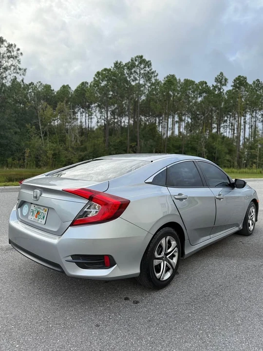2018 Honda Civic 10th Gen - Image 5 of 14