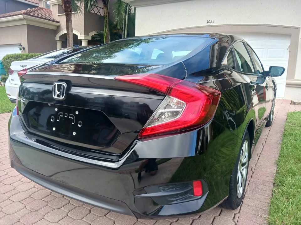 2018 Honda Civic 10th Gen - Image 5 of 11