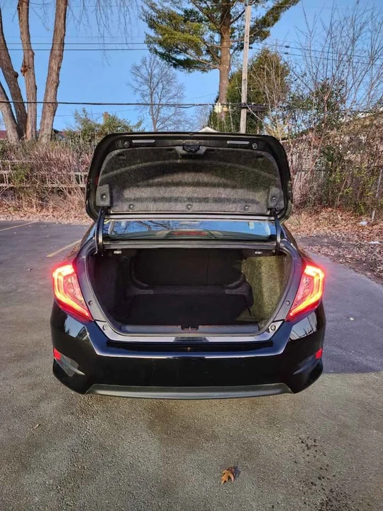 2018 Honda Civic 10th Gen - Image 10 of 15