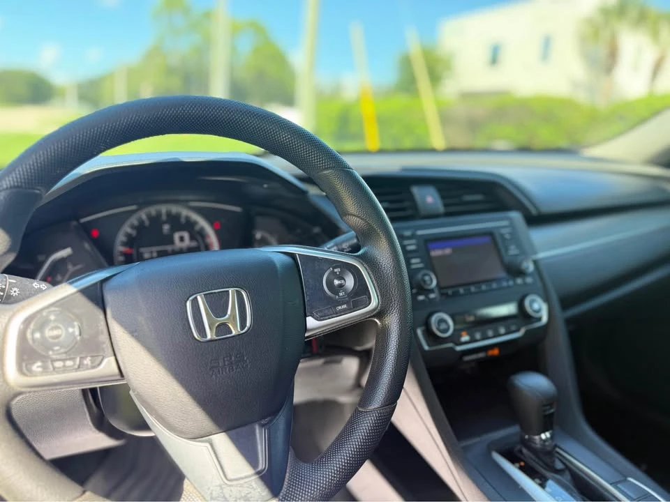 2018 Honda Civic 10th Gen - Image 6 of 12