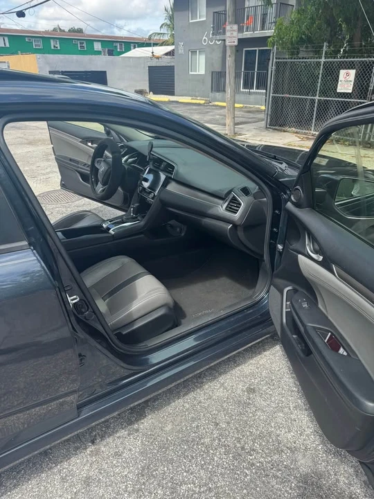2018 Honda Civic 10th Gen - Image 10 of 12