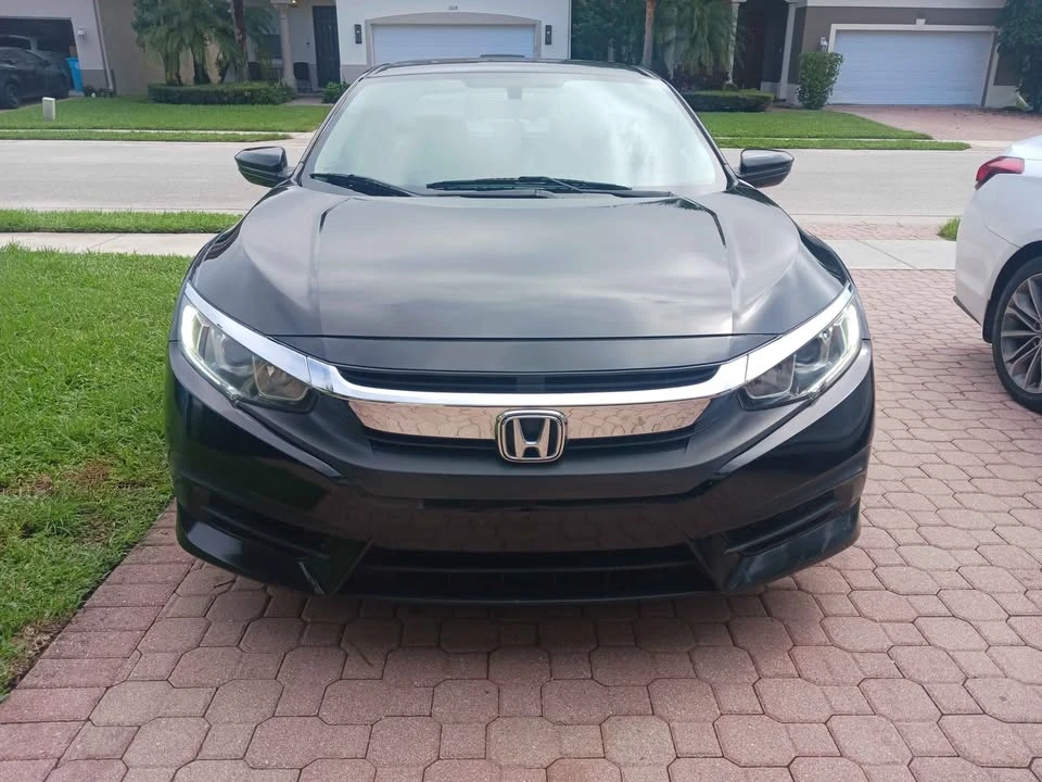 2018 Honda Civic 10th Gen - Image 2 of 11