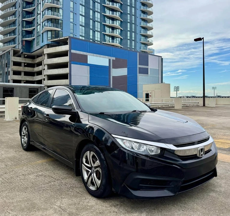 2018 Honda Civic 10th Gen - Image 3 of 9