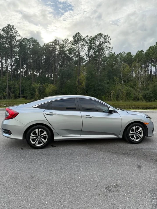 2018 Honda Civic 10th Gen - Image 6 of 14