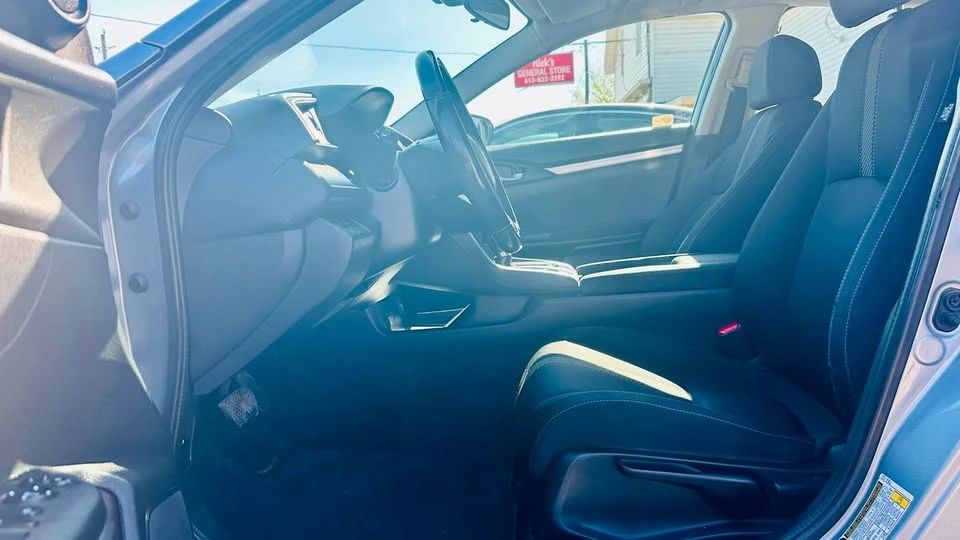 2018 Honda Civic 10th Gen - Image 10 of 17