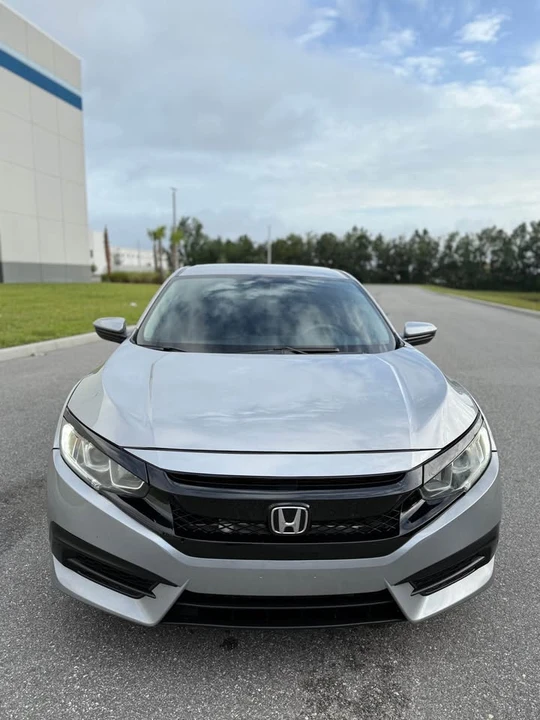 2018 Honda Civic 10th Gen - Image 8 of 14