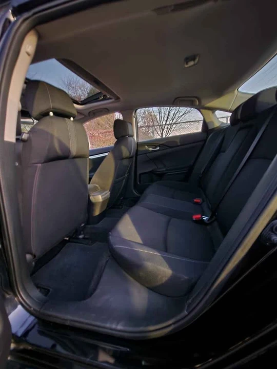 2018 Honda Civic 10th Gen - Image 9 of 15