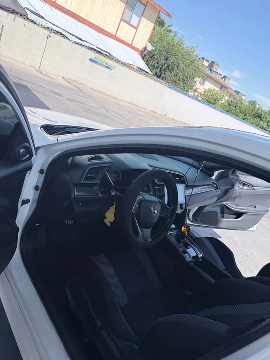 2018 Honda Civic 10th Gen - Image 5 of 7