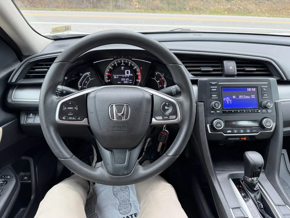 2018 Honda Civic 10th Gen - Image 8 of 12