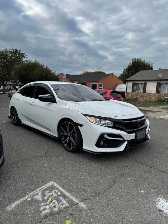 2018 Honda Civic 10th Gen - Image 3 of 6