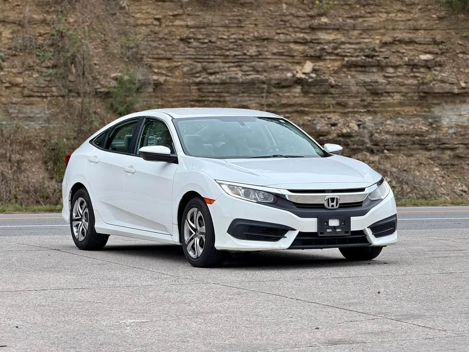 2018 Honda Civic 10th Gen - Image 3 of 12