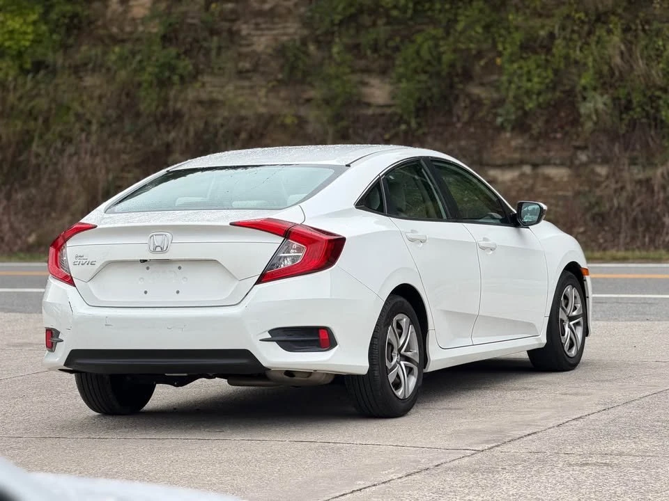 2018 Honda Civic 10th Gen - Image 5 of 12