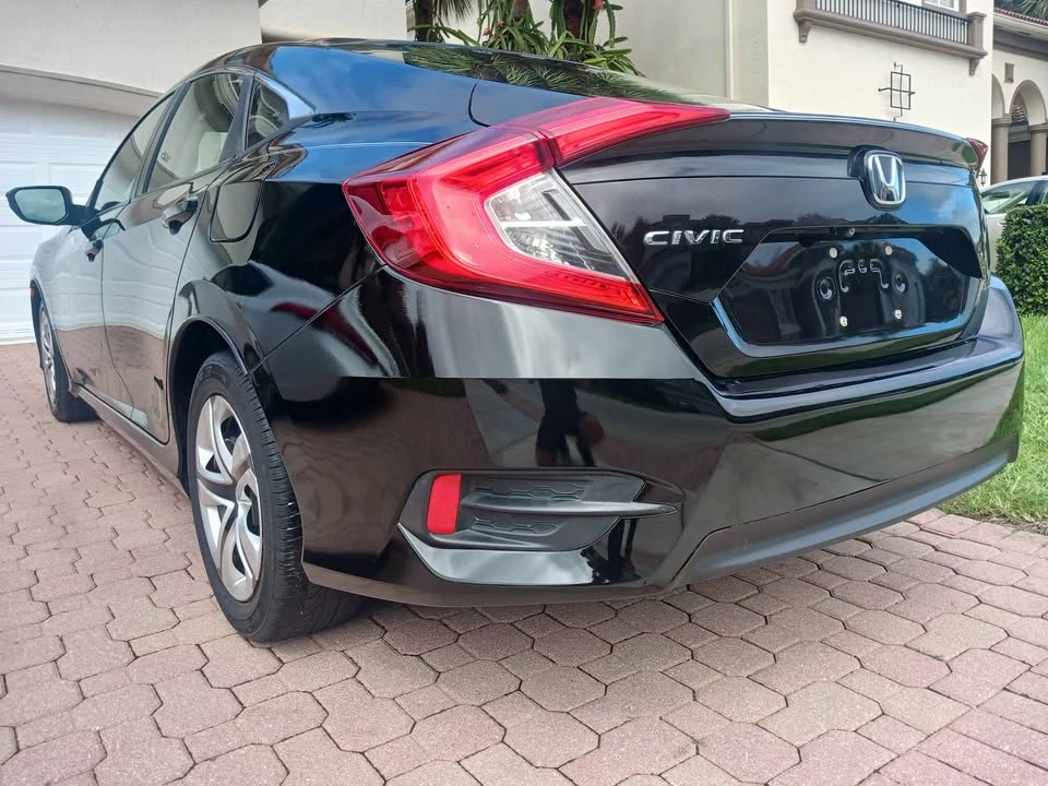 2018 Honda Civic 10th Gen - Image 3 of 11