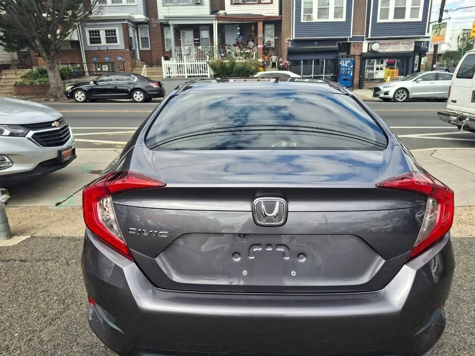 2018 Honda Civic 10th Gen - Image 6 of 9