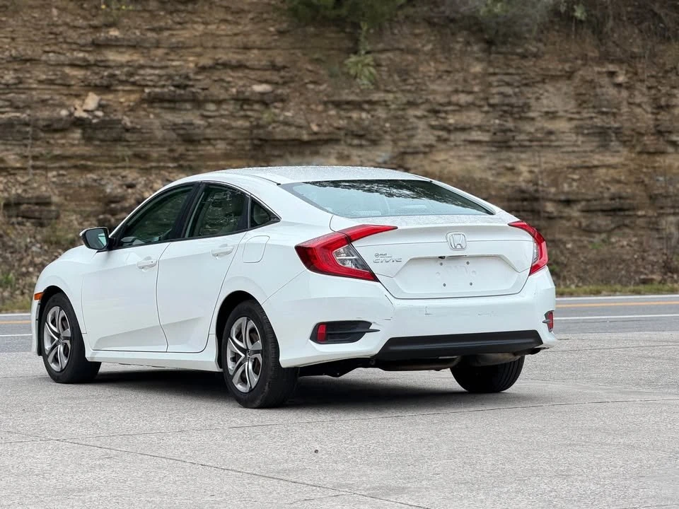 2018 Honda Civic 10th Gen - Image 4 of 12