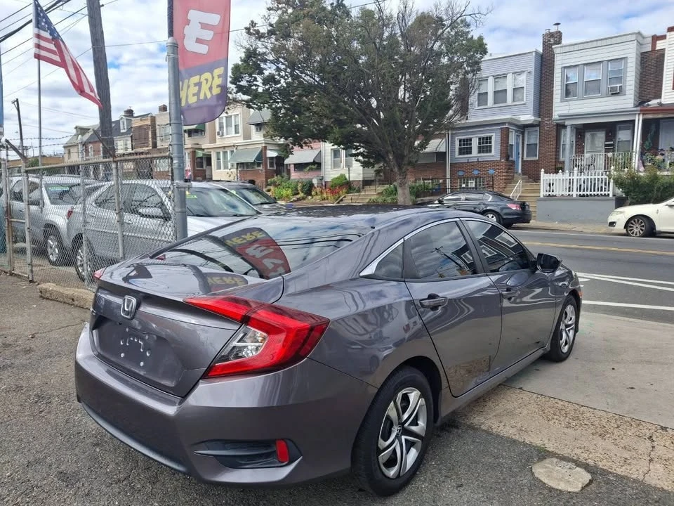 2018 Honda Civic 10th Gen - Image 8 of 9
