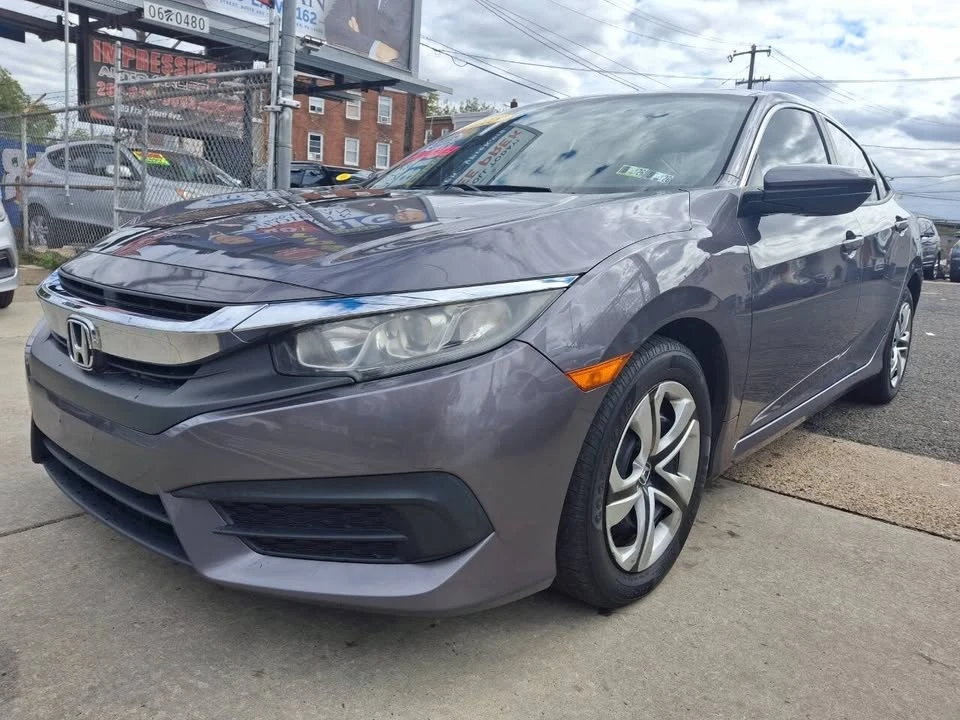2018 Honda Civic 10th Gen - Image 3 of 9