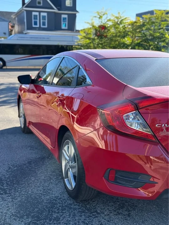 2018 Honda Civic 10th Gen - Image 5 of 9